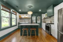 Luxe Cottage Close to Downtown - Image 3