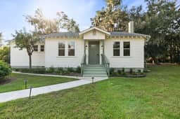 Luxe Cottage Close to Downtown - Image 5