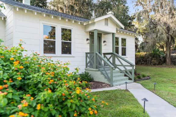 Luxe Cottage Close to Downtown - Image 1