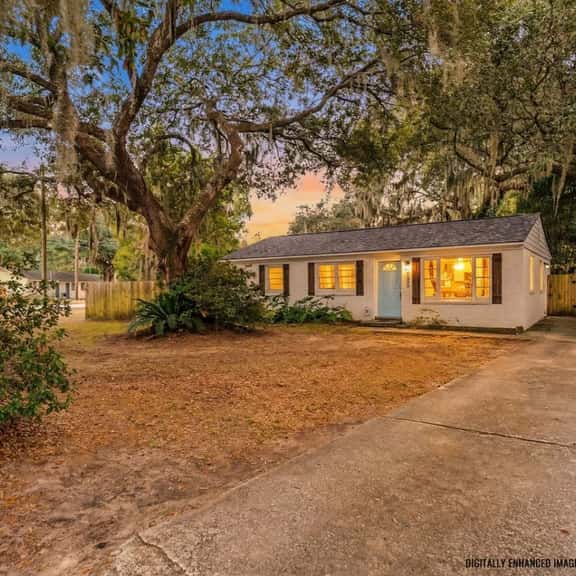 Four Oaks - Image 1