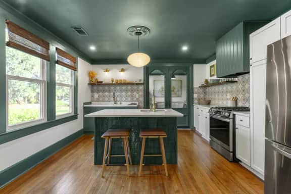 Luxe Cottage Close to Downtown - Image 3