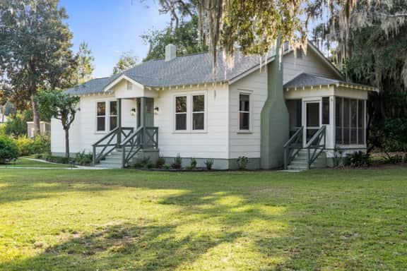Luxe Cottage Close to Downtown - Image 4